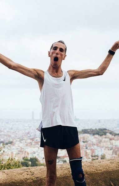 Atleta espanhol com paralisia cerebral conclui maratona e faz história (Reprodução Instagram @alexroca91)
